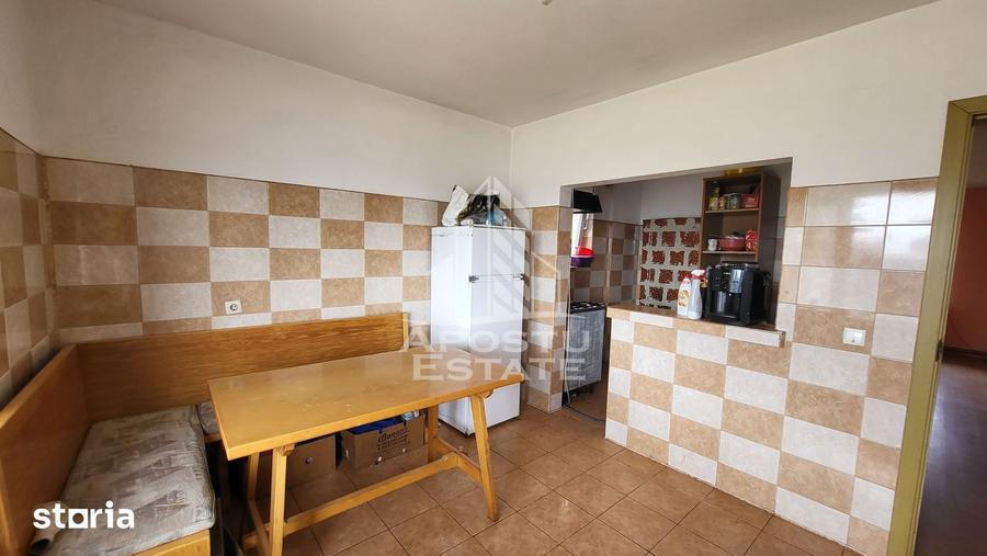 Casă cu 7 camere cu Teren 550 Mp în Dudeștii Noi
