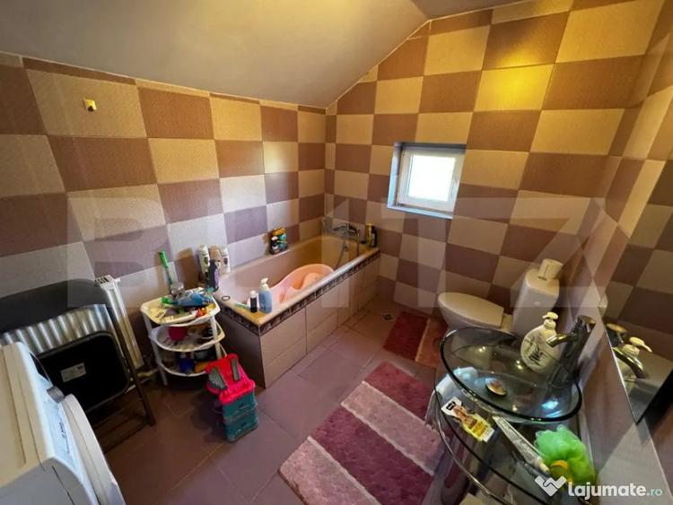 Casă cu 5 camere cu Teren 955 Mp în Central
