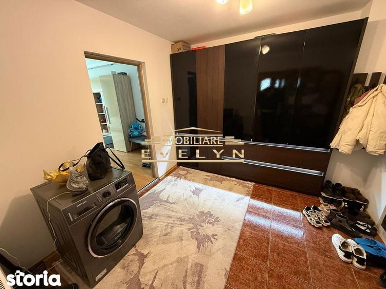 Apartament cu 3 camere semidecomandat în Central