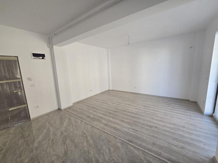 Apartament cu 2 camere decomandat în Girocului