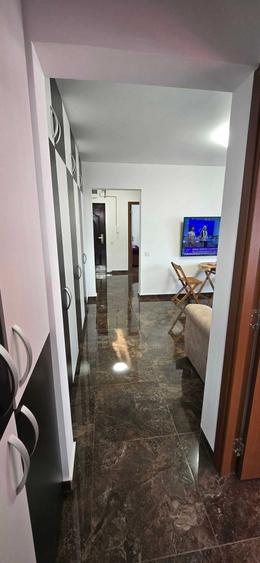 Apartament cu 3 camere semidecomandat în Central