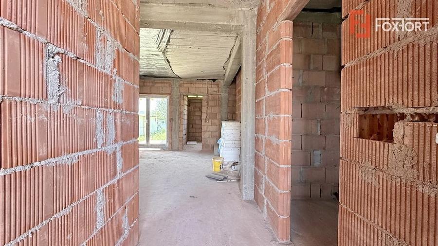 Casă cu 4 camere cu Teren 327 Mp în Moșnița Nouă