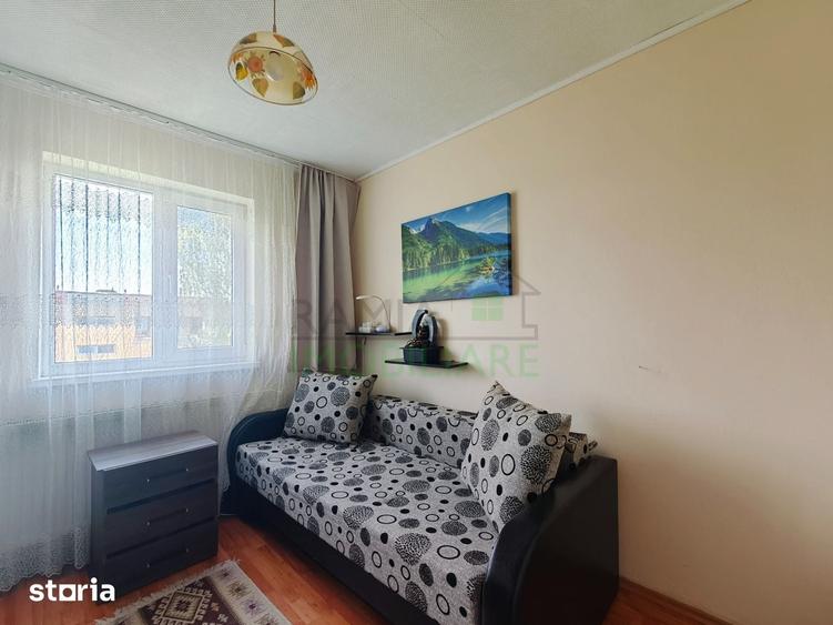 Apartament cu 3 camere în Florilor