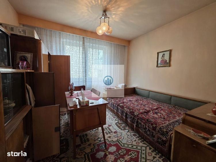 Apartament cu 4 camere decomandat în Deve