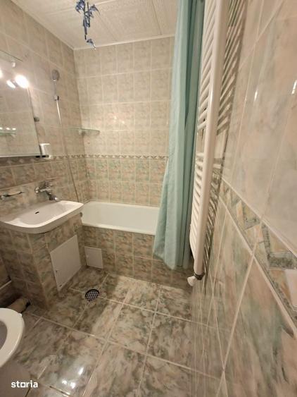 Apartament cu 2 camere semidecomandat în Craiovița Nouă