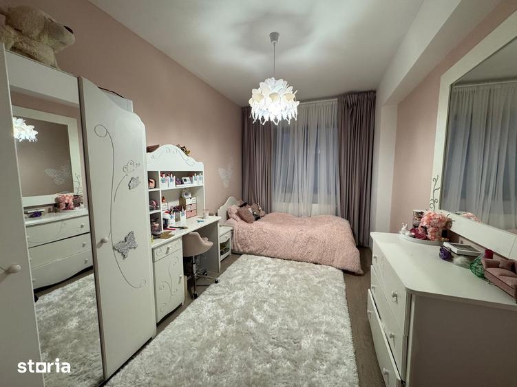 Apartament cu 3 camere semidecomandat în Sisești