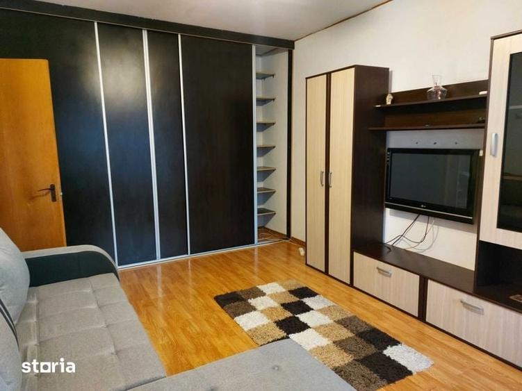 Garsonieră decomandată în Titan