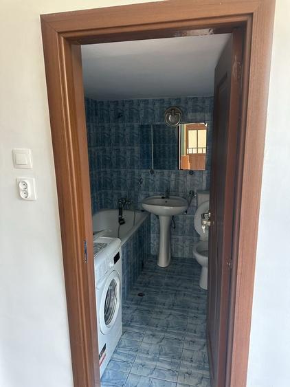 Casă cu 2 camere decomandat în Iris