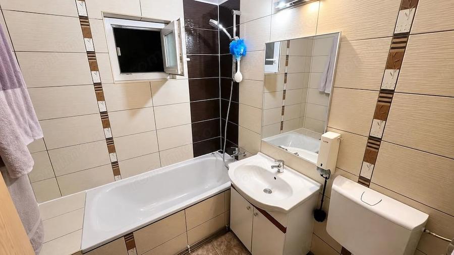 Apartament cu 3 camere decomandat în Lipovei