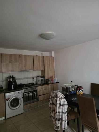 Casă cu 6 camere cu Teren 251 Mp în Chitila