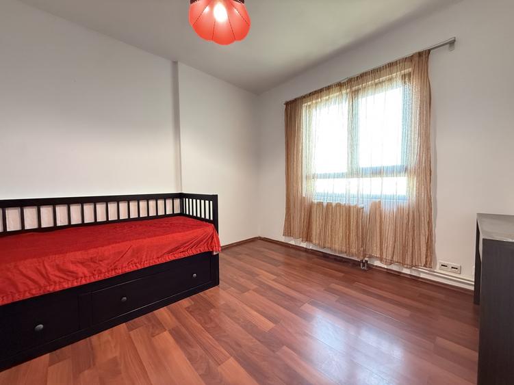 Apartament cu 3 camere semidecomandat, mobilat în Doamna Ghica