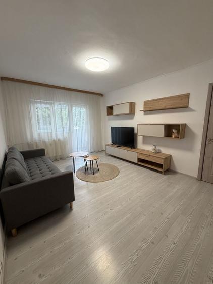 Apartament cu 2 camere semidecomandat în Păcii