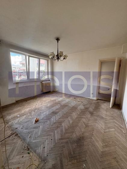 Apartament cu 3 camere semidecomandat în Iancului