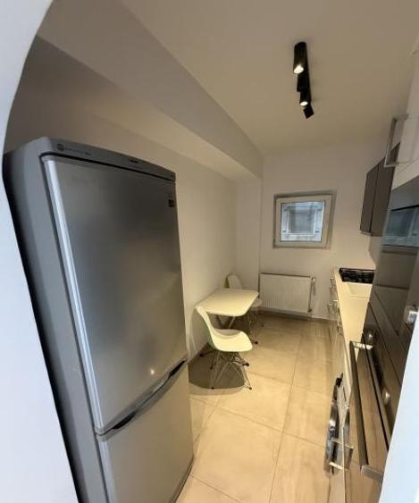 Apartament cu 3 camere decomandat, mobilat în Romană