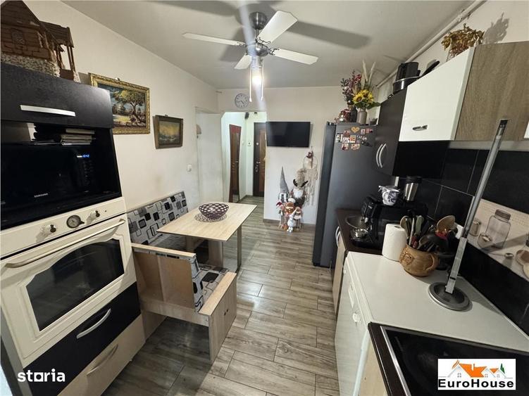 Apartament cu 3 camere decomandat în Cetate