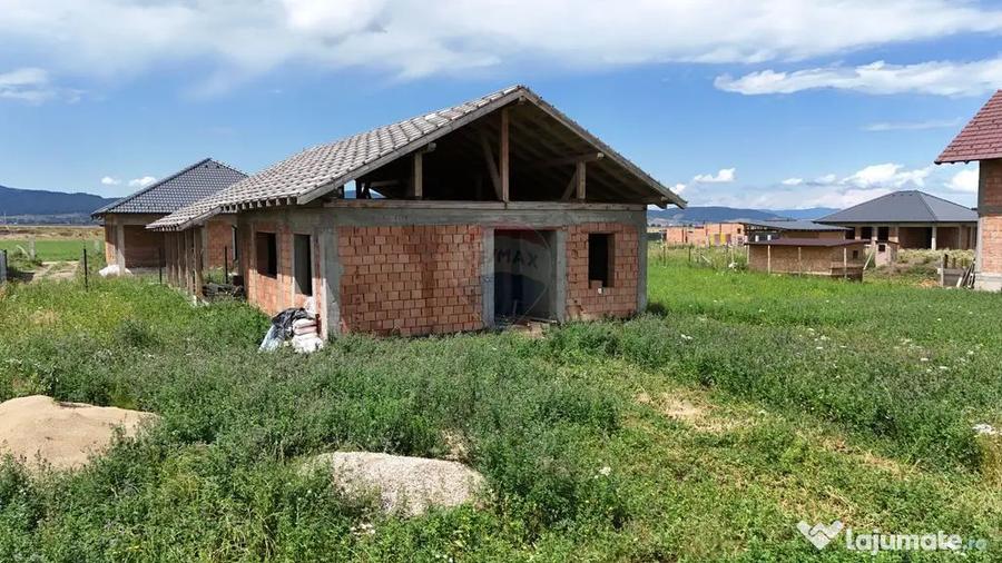 Casă cu 3 camere cu Teren 500 Mp în Cristian