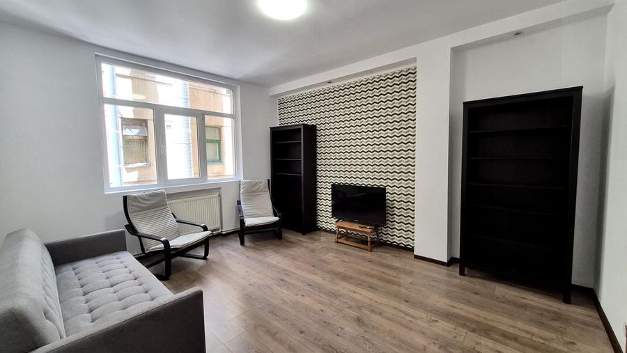 Apartament cu 3 camere decomandat în Centrul Istoric