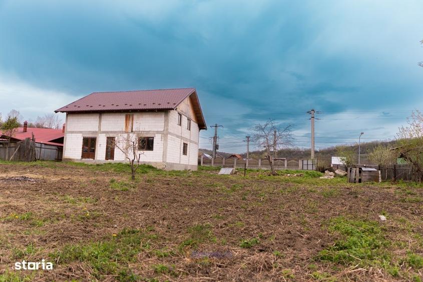 Casă cu 4 camere cu Teren 1440 Mp în Cernu