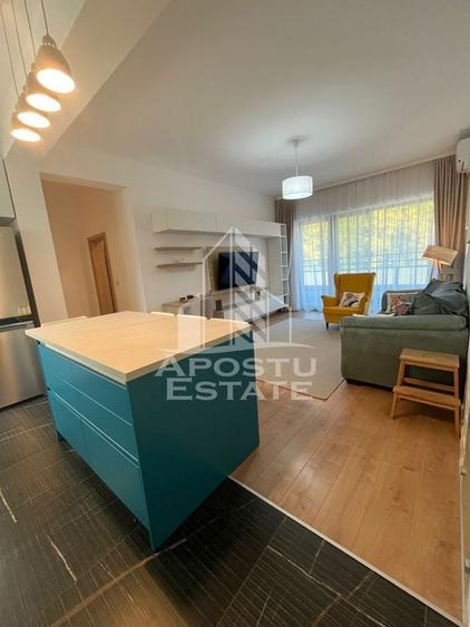 Apartament cu 3 camere semidecomandat, mobilat în Central