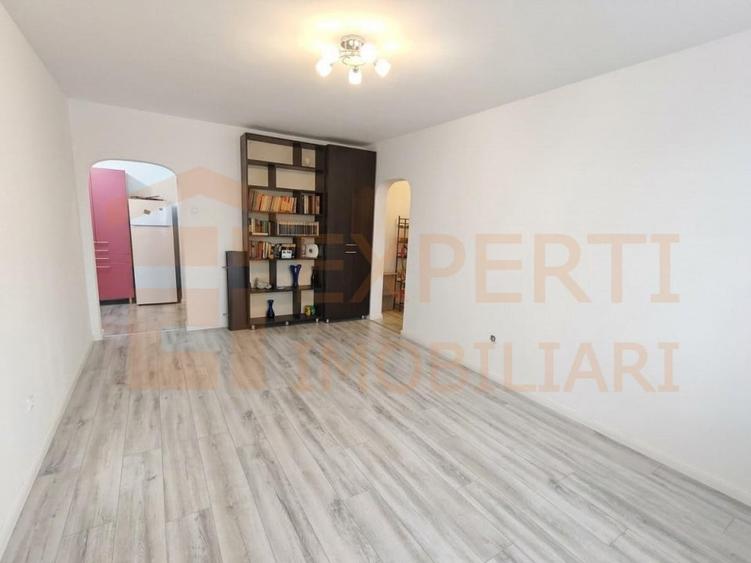 Apartament cu 3 camere circular în Far