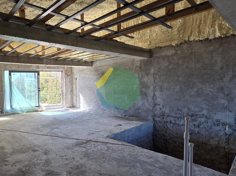 Casă cu 5 camere cu Canalizare în Est