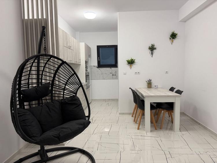 Apartament cu 2 camere decomandat, mobilat în Central