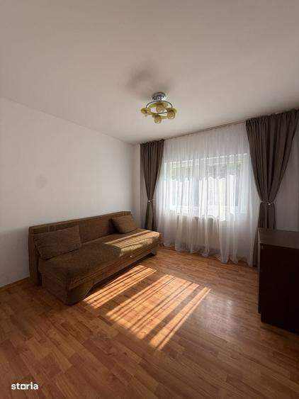 Apartament cu 3 camere decomandat în Lacul Tei