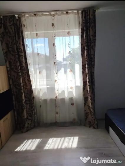 Apartament cu 3 camere semidecomandat în George Enescu