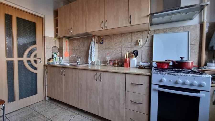 Apartament cu 3 camere semidecomandat în Ștefan cel Mare