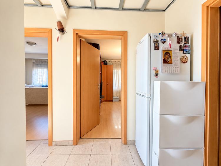 Apartament cu 3 camere decomandat în Șagului