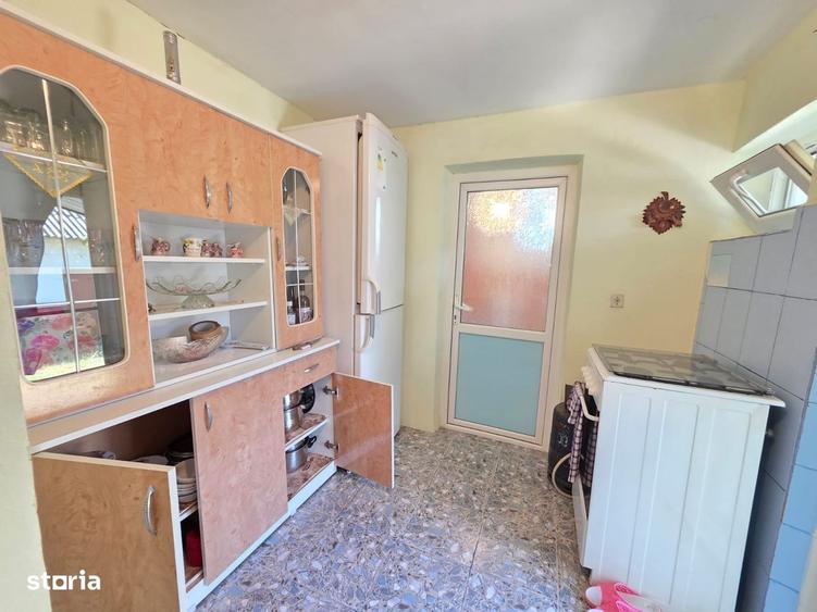 Casă cu 2 camere cu Teren 1200 Mp în Central