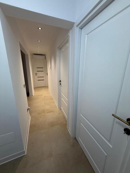 Apartament cu 3 camere decomandat în Sud
