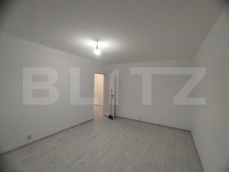 Apartament cu 3 camere decomandat în Tomești