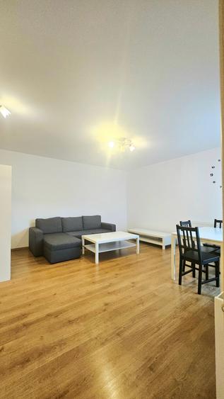 Apartament cu 3 camere semidecomandat în Străulești