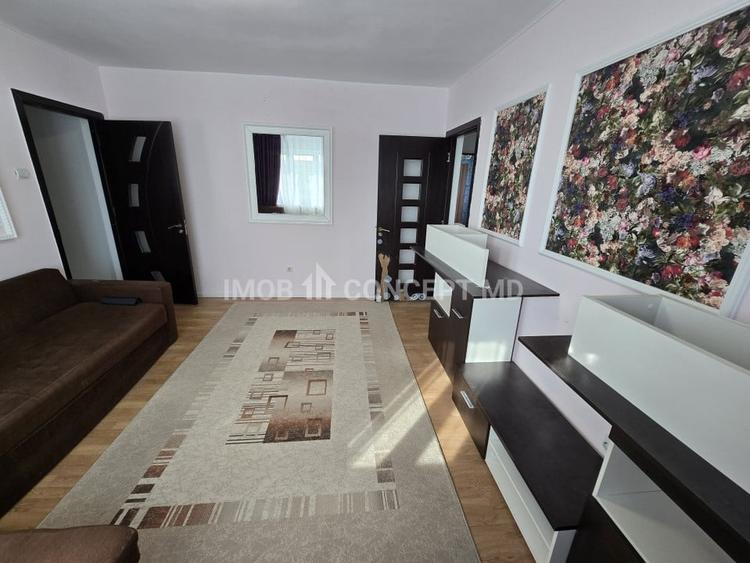 Apartament cu 3 camere semidecomandat, mobilat în Nord