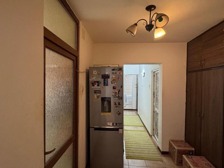 Apartament cu 3 camere decomandat în Basarabia
