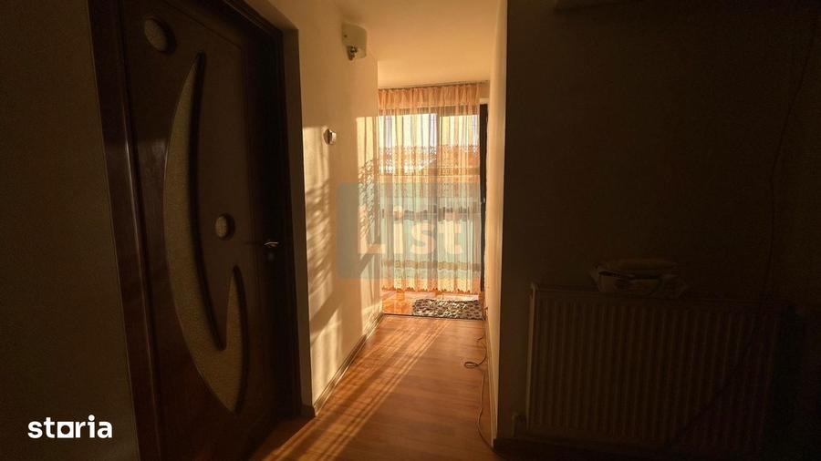 Casă cu 8 camere cu Teren 5000 Mp în Bengești