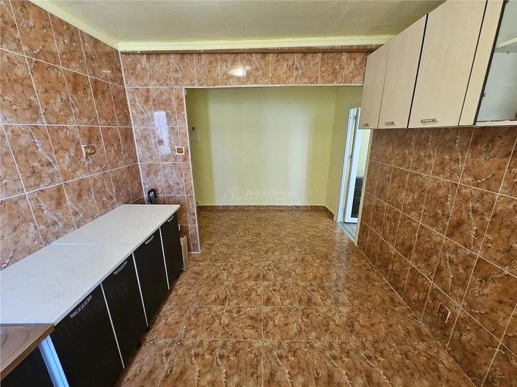 Apartament cu 2 camere semidecomandat în Micro III