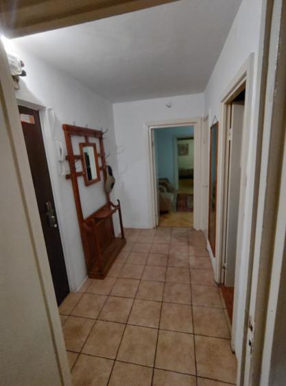 Apartament cu 3 camere semidecomandat, mobilat în Tătărași
