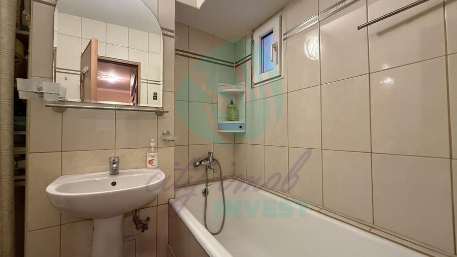 Apartament cu 3 camere decomandat în Obor