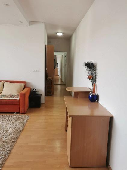 Apartament cu 3 camere semidecomandat, mobilat în Girocului
