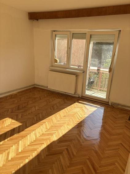 Apartament cu 3 camere decomandat în Dara