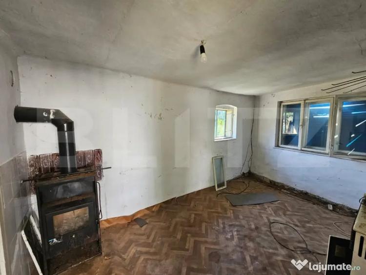 Casă cu 5 camere cu Teren 1249 Mp în Laz (Săsciori)