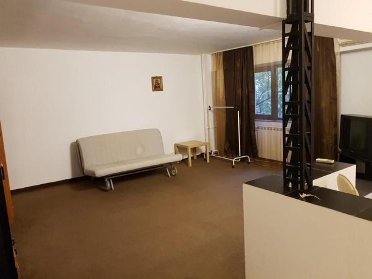 Apartament cu 2 camere decomandat, mobilat în Calea Călărașilor