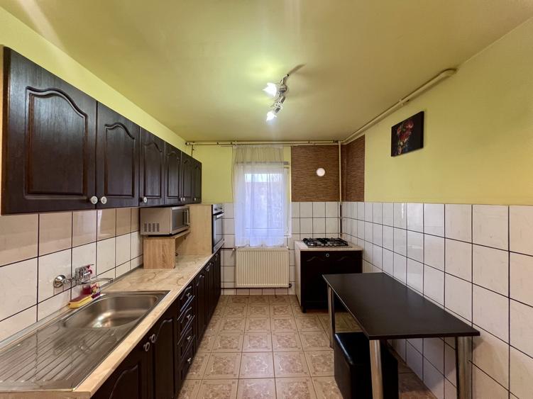 Apartament cu 2 camere semidecomandat, mobilat în Lipovei