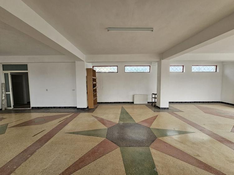Spațiu comercial, de 280 mp, în Central