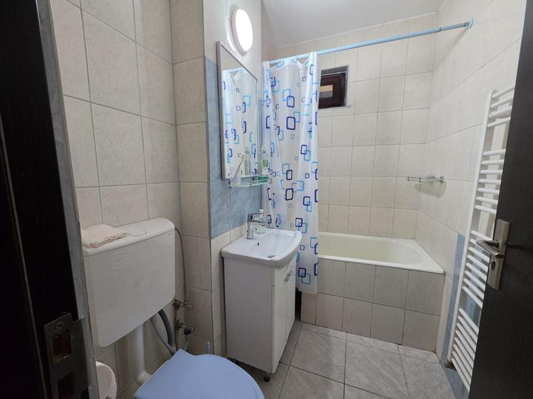 Apartament cu 3 camere semidecomandat, mobilat în Gheorgheni