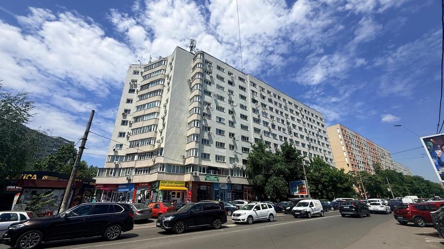 Apartament cu 3 camere decomandat în Dristor
