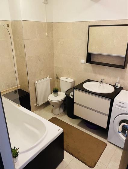 Apartament cu 2 camere decomandat în Tractorul