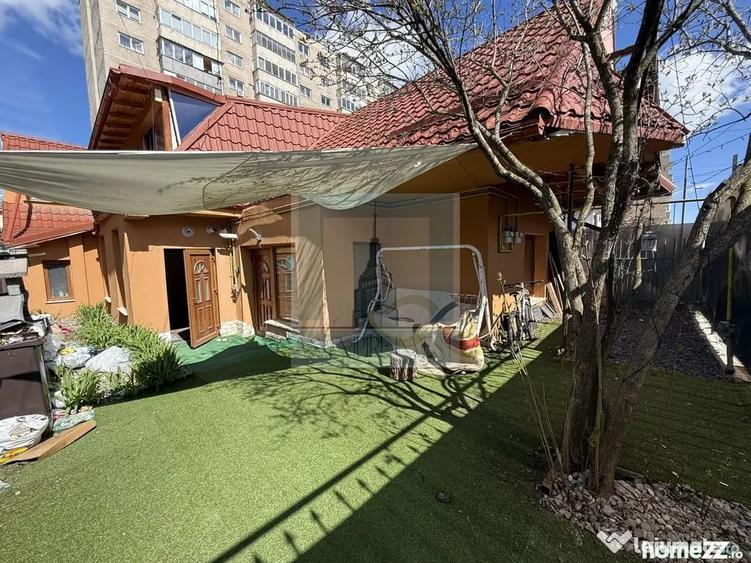 Casă cu 10 camere cu Teren 380 Mp în Astra